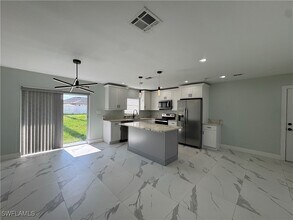 1127 Lovely Ln in North Fort Myers, FL - Foto de edificio - Building Photo