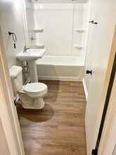 2002 Jefferson St, Unit Upper in Two Rivers, WI - Building Photo - Building Photo