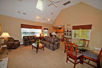 Taylor Pointe Apartments in Chesapeake, VA - Building Photo - Building Photo