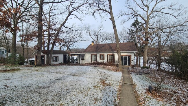 244 Indian Trail in Lake In The Hills, IL - Building Photo - Building Photo