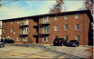 211 in West Lafayette, IN - Building Photo