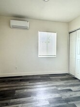6716 Etiwanda Ave in Reseda, CA - Building Photo - Building Photo