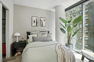 90 E Wacker Pl in Chicago, IL - Building Photo