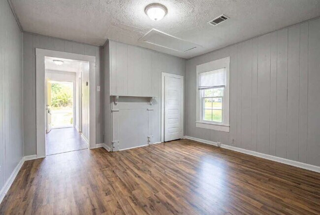 110 W Mitchell St in Milledgeville, GA - Building Photo - Building Photo