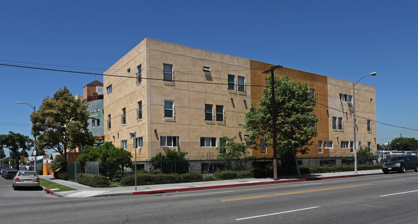 Umoja Apartments in Los Angeles, CA - Foto de edificio