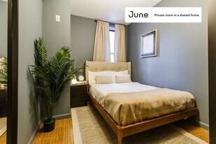 Room in Shared 3 bed/1 bath home in New York, NY - Building Photo