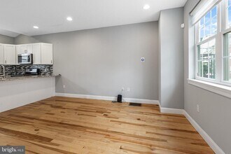 724 E Thompson St in Philadelphia, PA - Building Photo - Building Photo