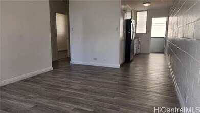 711 Makaleka Ave in Honolulu, HI - Building Photo - Building Photo