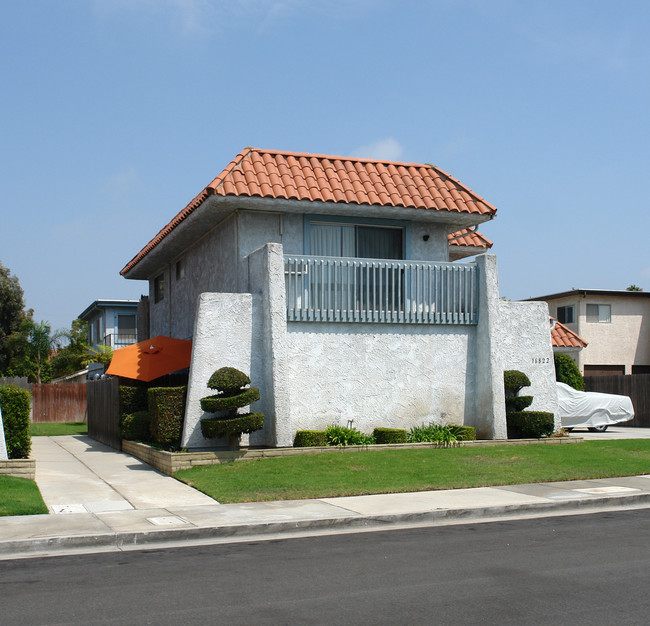 16822 Blanton St in Huntington Beach, CA - Building Photo - Building Photo