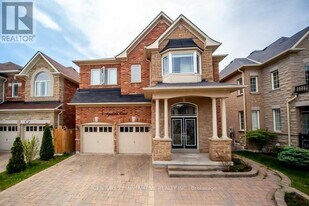 4 Aquilina Ct in Ajax, ON - Building Photo