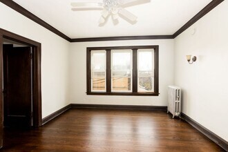 1367 E 53rd St in Chicago, IL - Foto de edificio - Building Photo