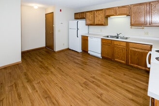 317 Simonson Rd, Unit 1 in Saint Croix Falls, WI - Building Photo - Building Photo