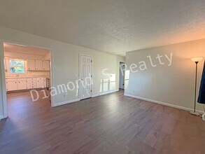 2737 S Weaver Ave in Springfield, MO - Building Photo - Building Photo