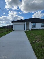 442 Petite Ave in Lehigh Acres, FL - Building Photo