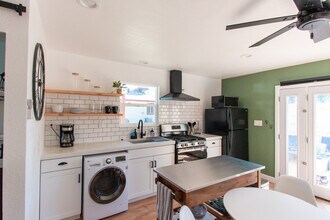 3390 Cutlas Ct, Unit B in Redding, CA - Building Photo - Building Photo
