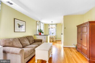 2741 S Buchanan St in Arlington, VA - Building Photo - Building Photo