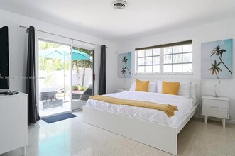 5941 NE 21st Ln in Fort Lauderdale, FL - Foto de edificio - Building Photo
