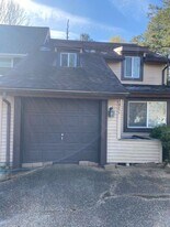 4058 Lake Ridge Cir in Virginia Beach, VA - Building Photo