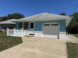 19 Mt Blanc Ln in Toms River, NJ - Building Photo