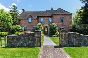 10 Ridge Pl in Bronx, NY - Building Photo