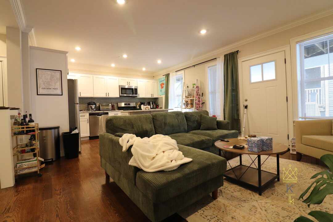 4 Nira Ave in Boston, MA - Building Photo