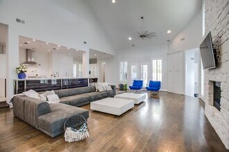 6319 Turner Way in Dallas, TX - Building Photo - Building Photo