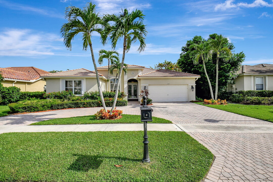 11241 Sea Grass Cir in Boca Raton, FL - Foto de edificio