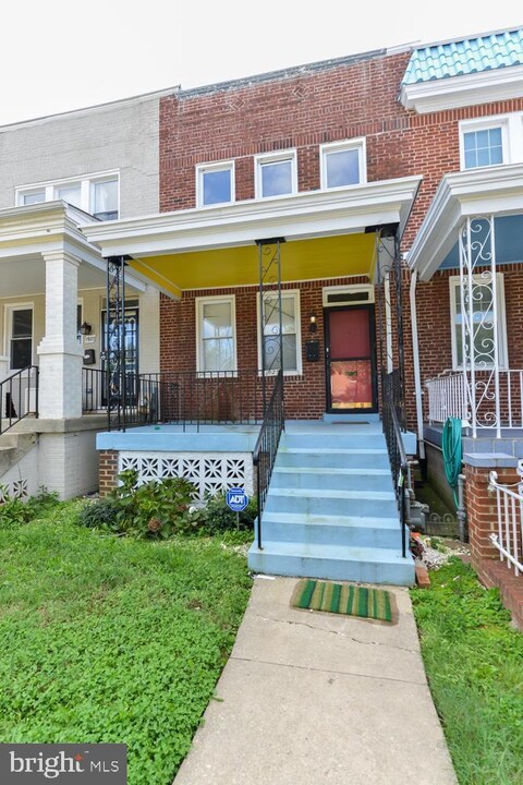 1925 H St NE in Washington, DC - Building Photo