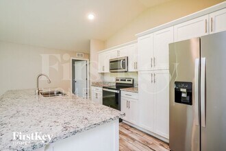 8432 Grove Rd in Ft. Myers, FL - Building Photo - Building Photo