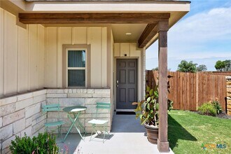 321 Bella Luna Way in Liberty Hill, TX - Foto de edificio - Building Photo
