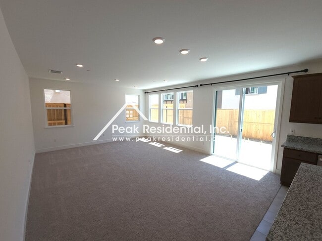 4407 Willow Grove Dr in Folsom, CA - Building Photo - Building Photo