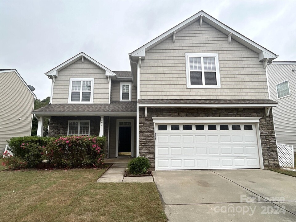 9807 Forest Run Ln in Charlotte, NC - Building Photo