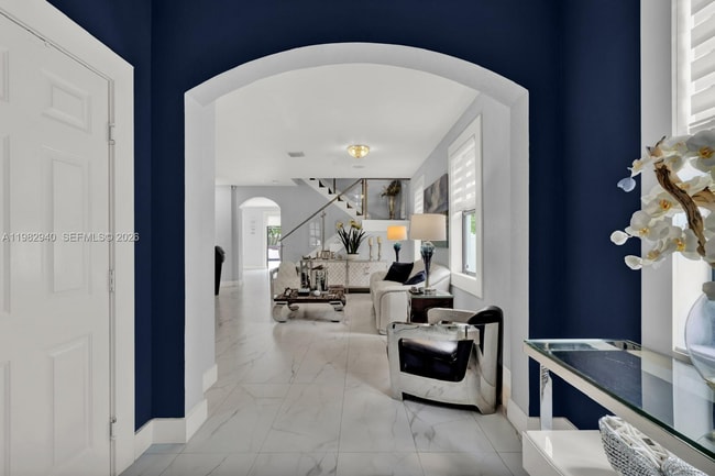 8521 W 33rd Ave in Hialeah, FL - Foto de edificio - Building Photo