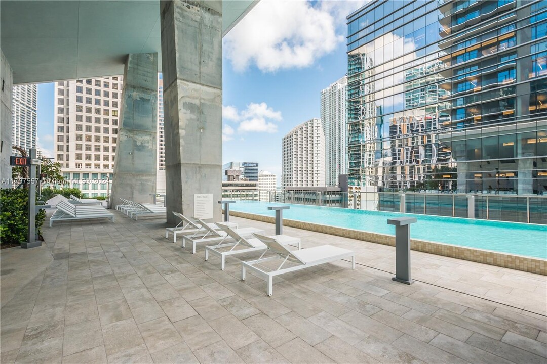 68 SE 6th St, Unit 1210 in Miami, FL - Building Photo