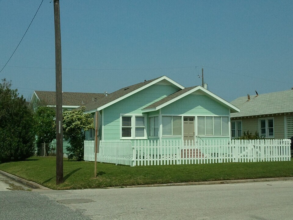 4028 Avenue T in Galveston, TX - Building Photo