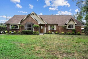 19126 Challe Cir E in Spring, TX - Building Photo