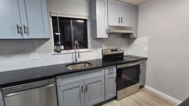 266 High Path Rd in Windsor, CT - Building Photo - Building Photo