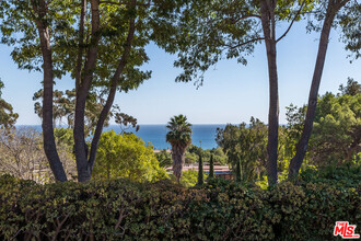 27349 Pacific Coast Hwy in Malibu, CA - Building Photo - Building Photo