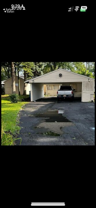 933 Myrtle Ave in Waterford Township, MI - Building Photo