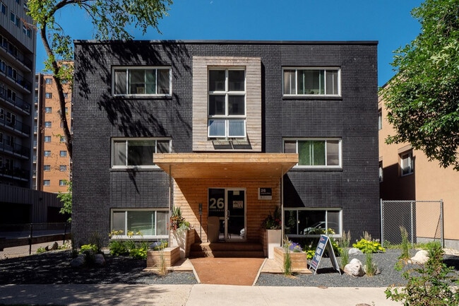 Hargrave Place in Winnipeg, MB - Building Photo - Building Photo