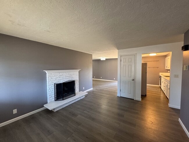 2155 4 Oaks Grange Rd in Eugene, OR - Building Photo - Building Photo