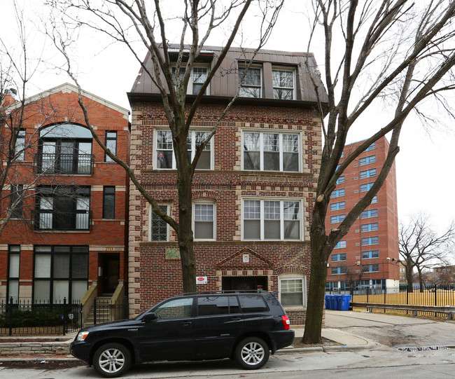 2711 N Kenmore Ave in Chicago, IL - Building Photo - Building Photo