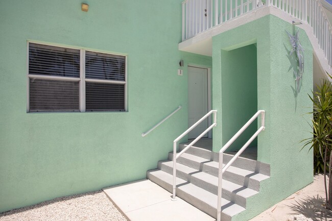 16 Aquamarine Dr in Key West, FL - Building Photo - Building Photo