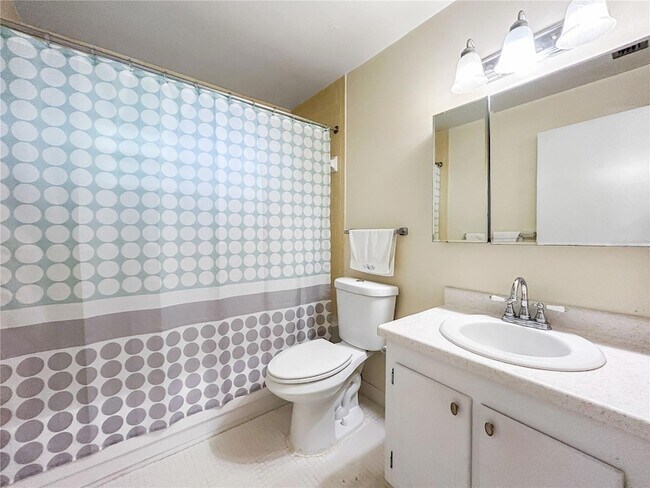 1706 Belleair Forest Dr, Unit 252 in Belleair, FL - Building Photo - Building Photo