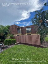 5205 Cedarbend Dr in Ft. Myers, FL - Building Photo