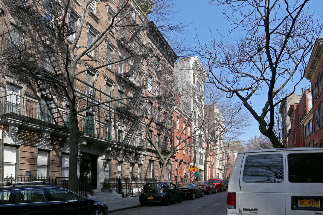 63 Bank St in New York, NY - Building Photo