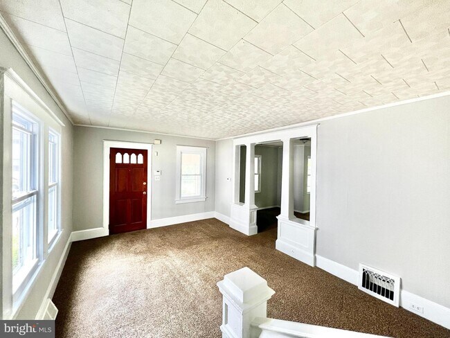 77 Thompson St photo'