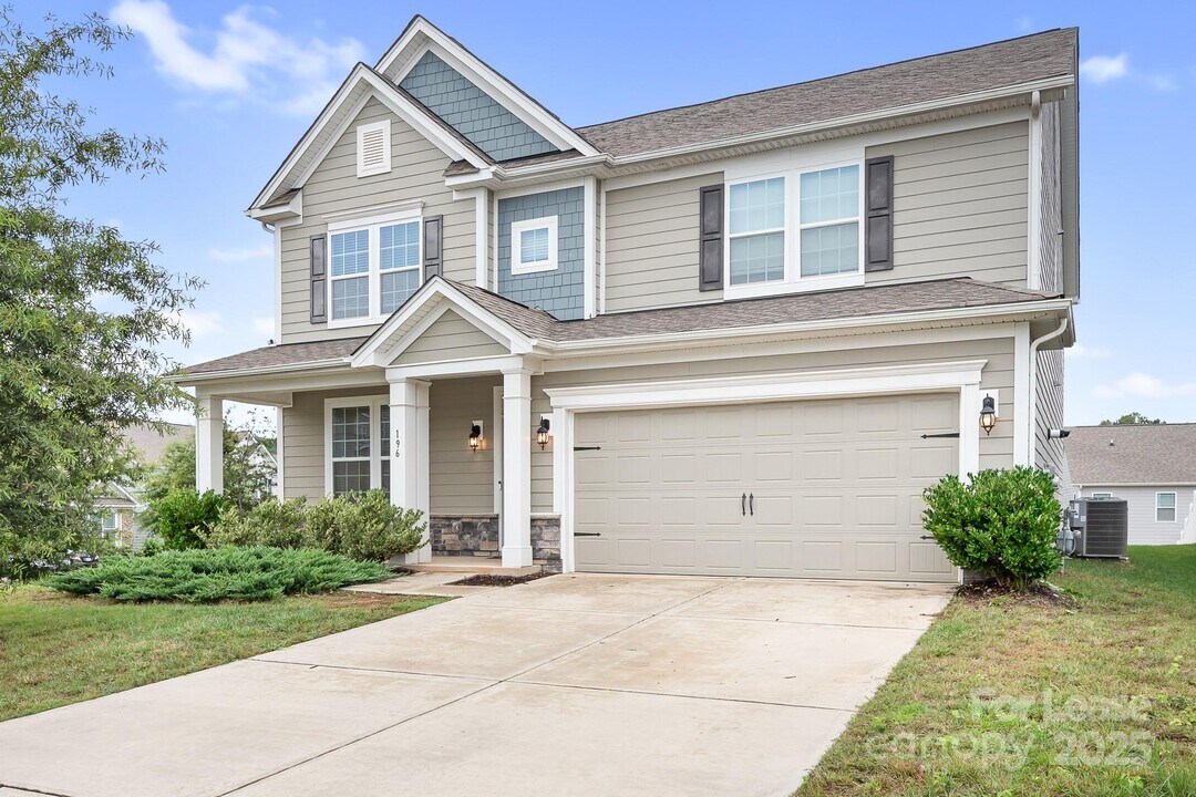 196 Longleaf Dr in Mooresville, NC - Foto de edificio