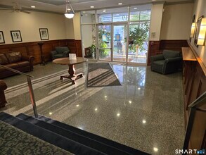 39 Glenbrook Rd in Stamford, CT - Building Photo - Building Photo
