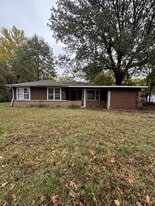 76 Hillcrest Cir Dr in Jackson, TN - Building Photo